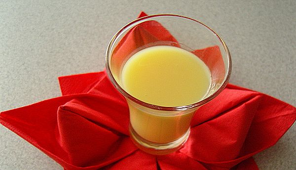 Молочно-яичный коктейль, блюдо от известных поваров