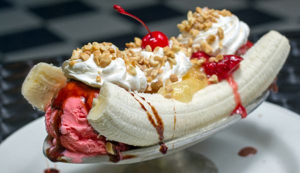 Банановый десерт с мороженым, вкусные рецепты
