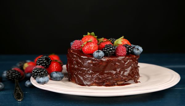 Шоколадный десерт с ягодами, вкусные рецепты