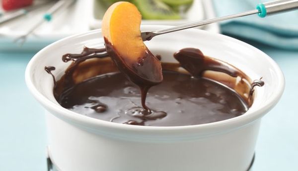 Горькое шоколадное фондю с грушами, приготовим своими руками