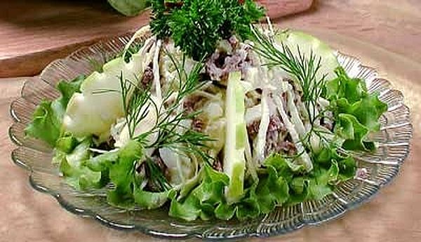 Картофель с рыбным салатом, вторые вкусные блюда