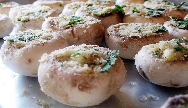 Фаршированные грибы, рецепты от поваров